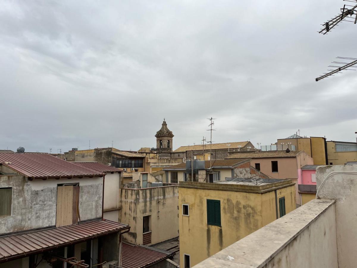 Casa Ai Tre Campanili Lägenhet Gela Exteriör bild