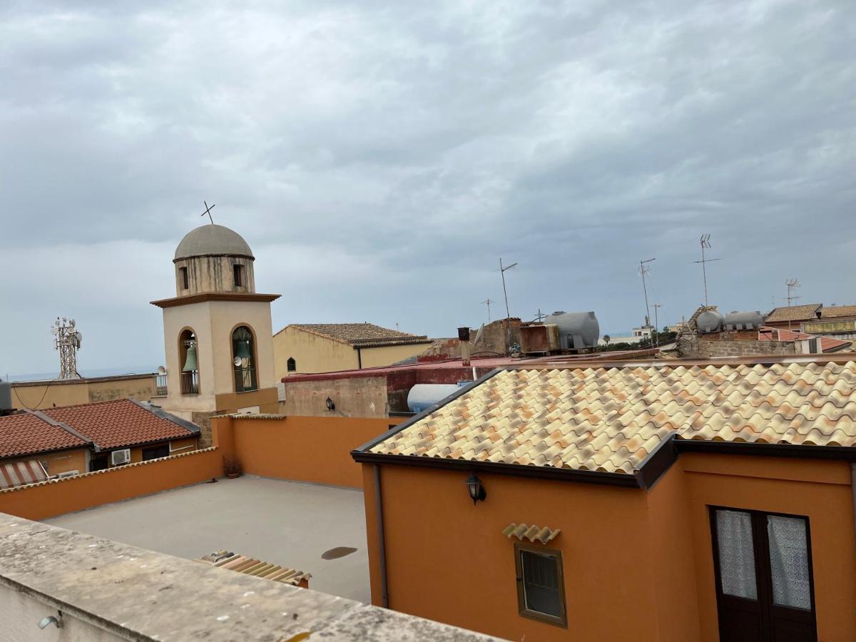 Casa Ai Tre Campanili Lägenhet Gela Exteriör bild